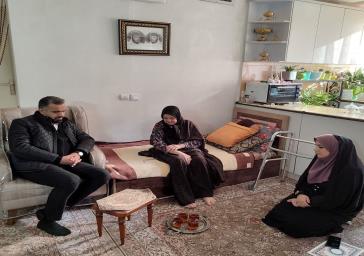 دیدار بخشدار بومهن با مادر شهید مختاری به مناسبت روز تکریم همسران و مادران شهدا